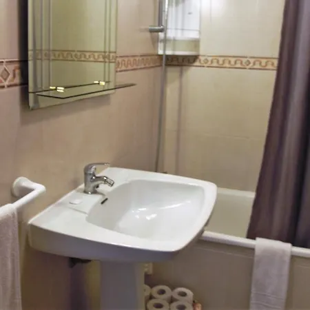 Apartamento Aqua-mar. A 200 Mts Da Praia Do Peneco شقة