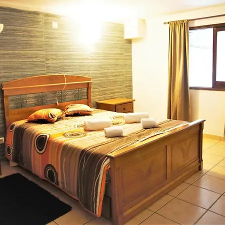 דירה Apartamento Aqua-mar. A 200 Mts Da Praia Do Peneco אלבופיירה